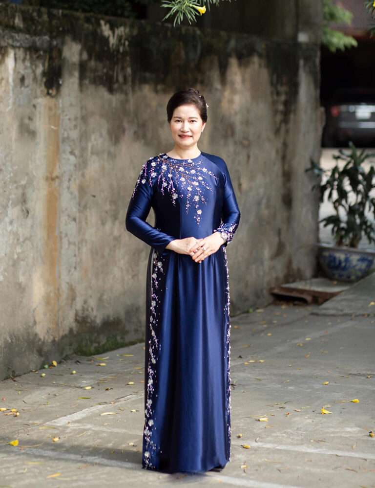 Áo dài Bà Sui Hai Da Xanh Kết Hoa Rơi Vai Tà BS58 Áo dài Bà Sui Hai Da Xanh Kết Hoa Rơi Vai Tà BS58