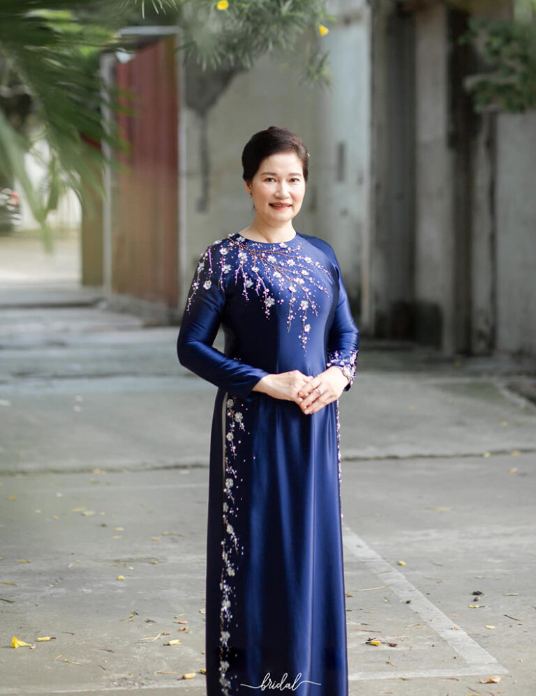 Áo dài Bà Sui Hai Da Xanh Kết Hoa Rơi Vai Tà BS58 Áo dài Bà Sui Hai Da Xanh Kết Hoa Rơi Vai Tà BS58