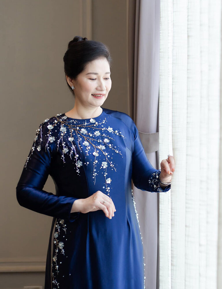 Áo dài Bà Sui Hai Da Xanh Kết Hoa Rơi Vai Tà BS58 Áo dài Bà Sui Hai Da Xanh Kết Hoa Rơi Vai Tà BS58