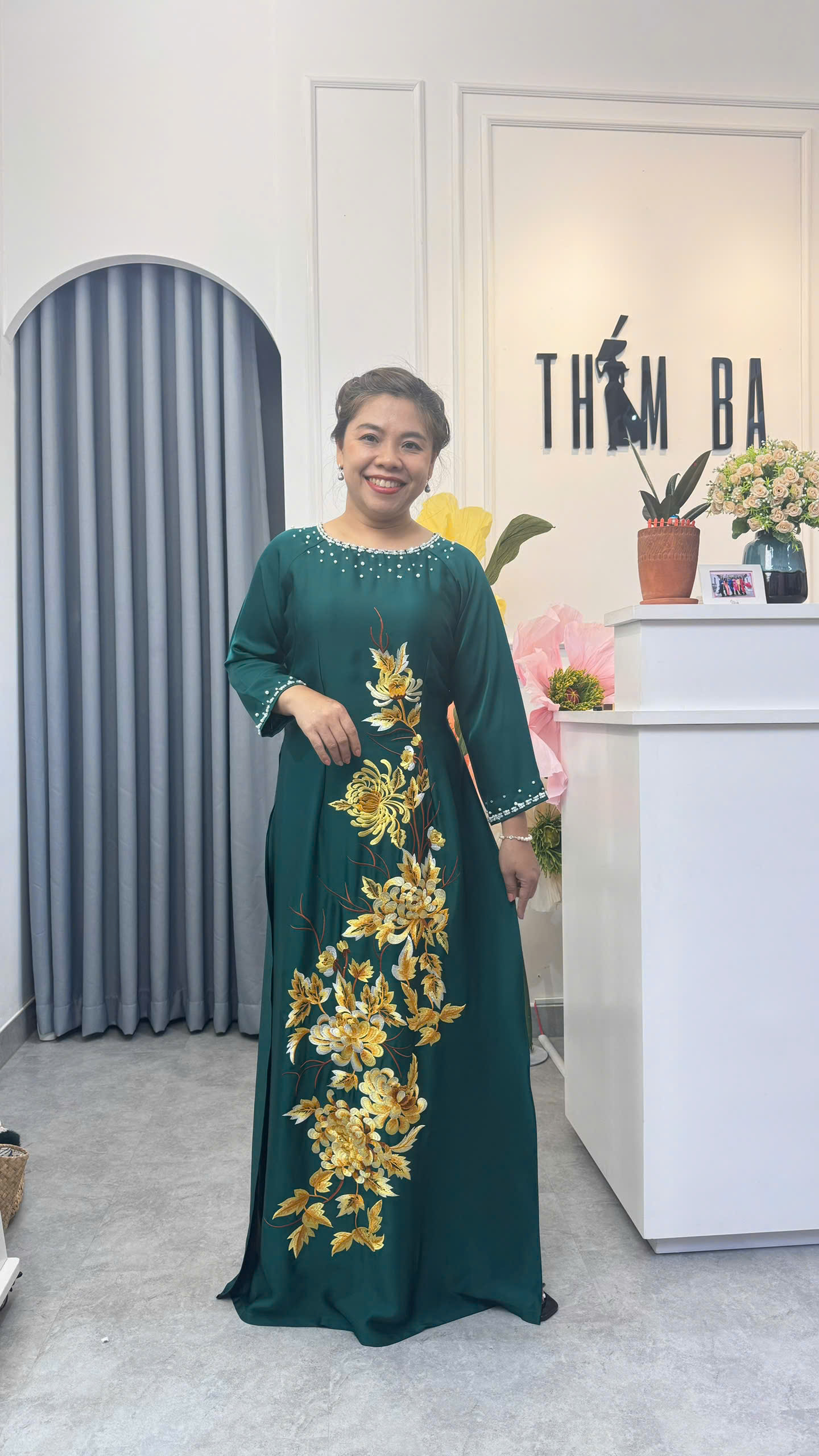 Áo Dài Bà Sui Lụa Tô Châu Xanh Lá Thêu Hoa Cúc BS98 Áo Dài Bà Sui Lụa Tô Châu Xanh Lá Thêu Hoa Cúc BS98