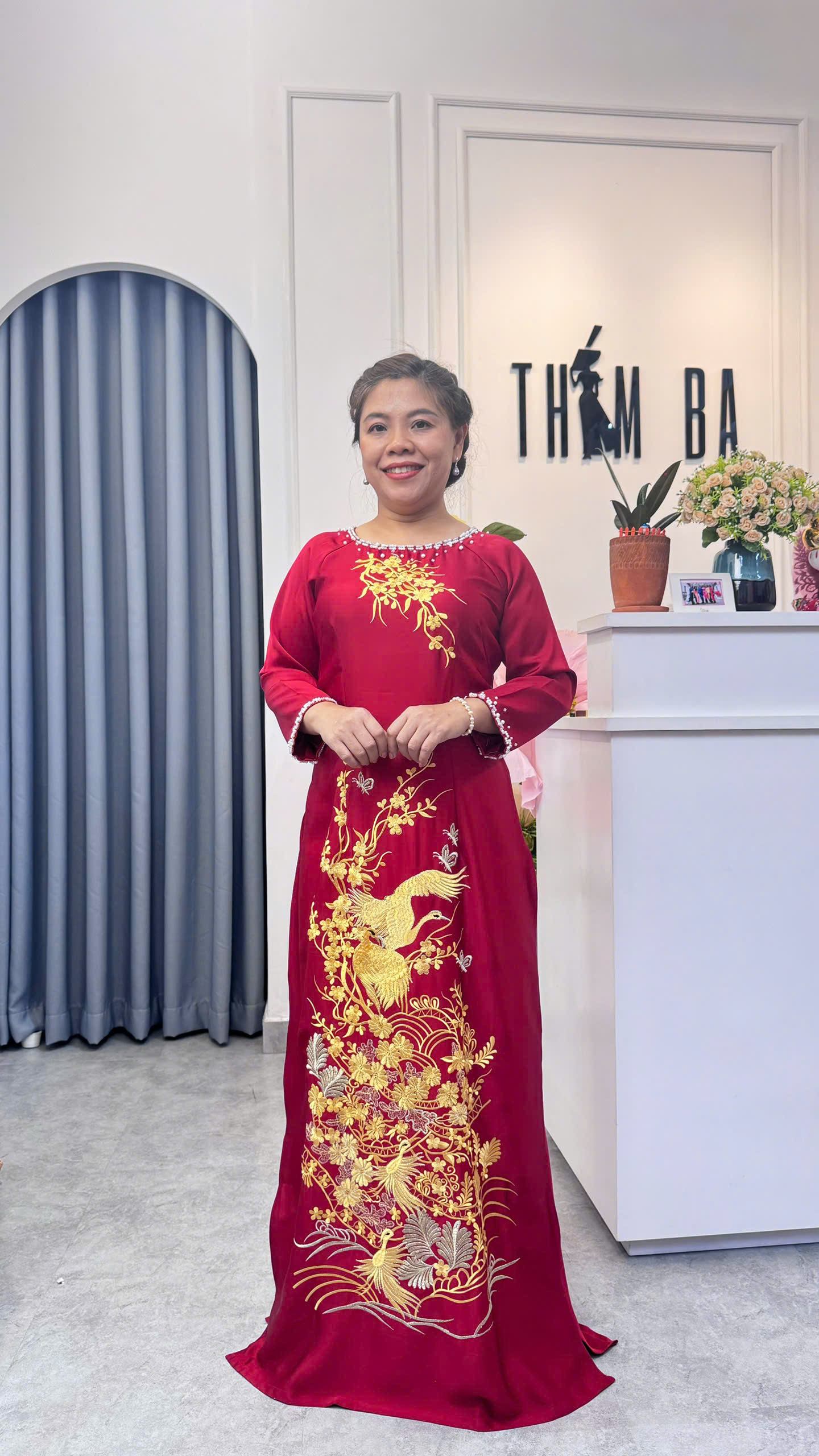 Áo Dài BS Lụa Tô Châu Đỏ Đô Thêu Hoa Mai - Chim Hạc BS97 Áo Dài BS Lụa Tô Châu Đỏ Đô Thêu Hoa Mai - Chim Hạc BS97