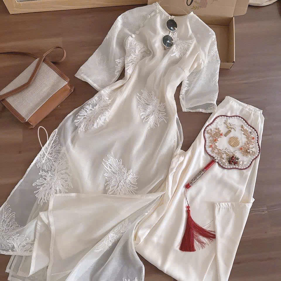 Áo Dài Cách Tân Tơ Thêu Cúc Kem CH11 Áo Dài Cách Tân Tơ Thêu Cúc Kem CH11