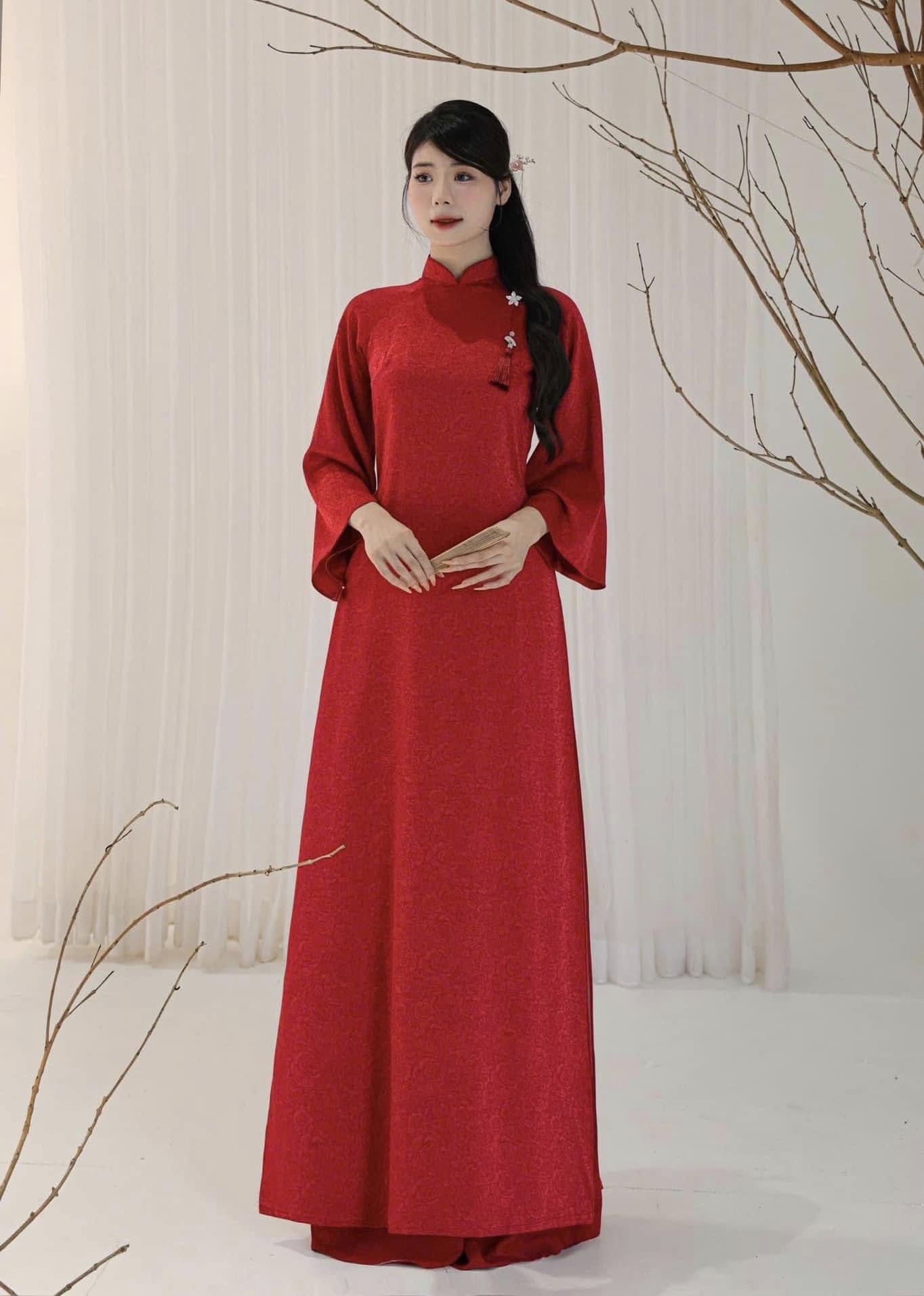 Áo dài cách tân phom rộng gấm hoa đán