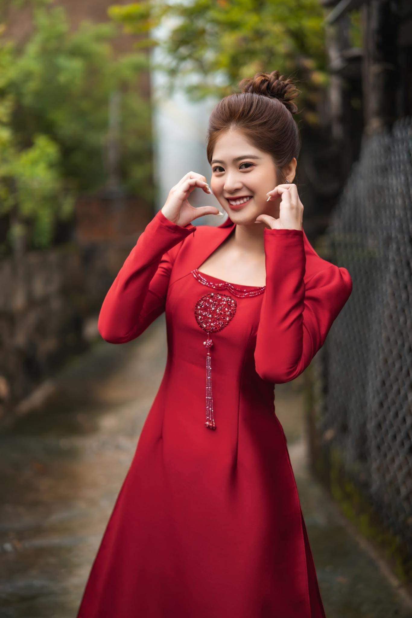 Áo dài cô dâu cổ nữ hoàng vải taffta